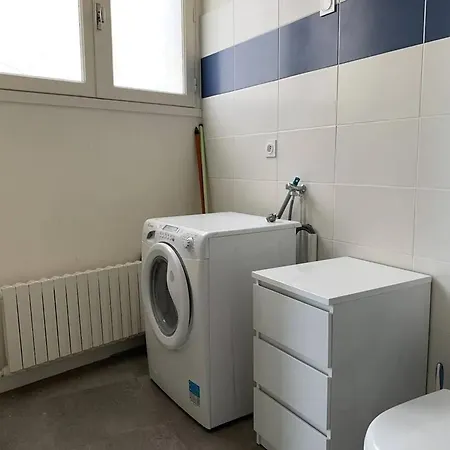 2 Pièces Idéalement Situé - Centre - Fr-1-843-33 *