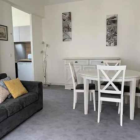 2 Pièces Idéalement Situé - Centre - Fr-1-843-33 *