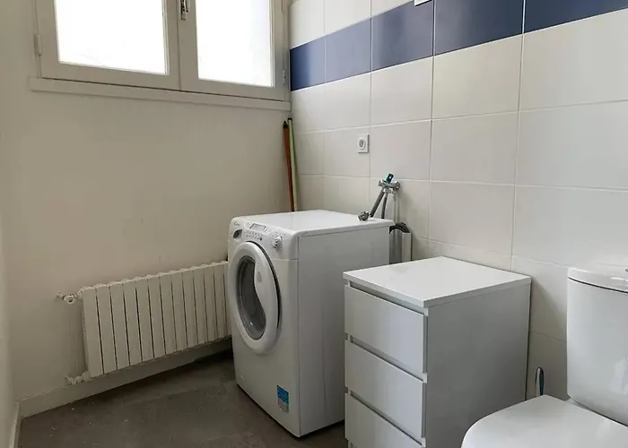 2 Pièces Idéalement Situé - Centre - Fr-1-843-33 *