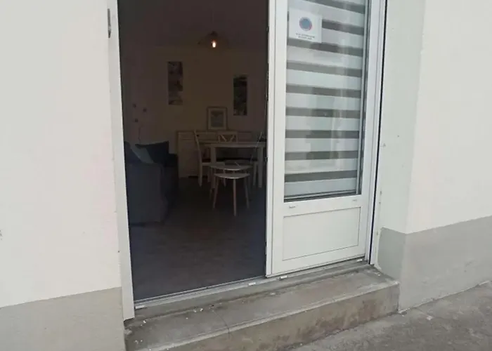 2 Pièces Idéalement Situé - Centre - Fr-1-843-33