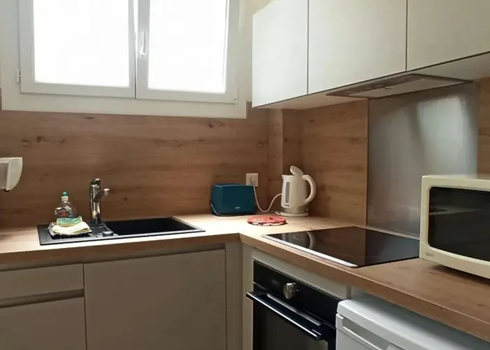 2 Pièces Idéalement Situé - Centre - Fr-1-843-33 *